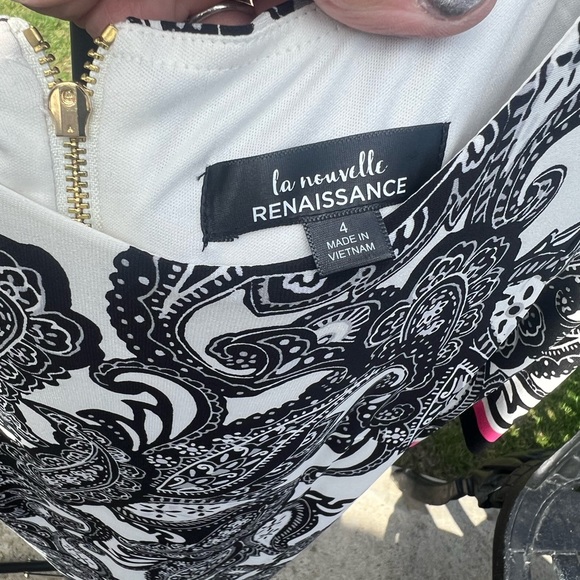 Dress like a Duchess, In this Royal Pleaser.   LA NEUVELLE, RENAISSANCE.  SIZE 4 - Picture 2 of 3